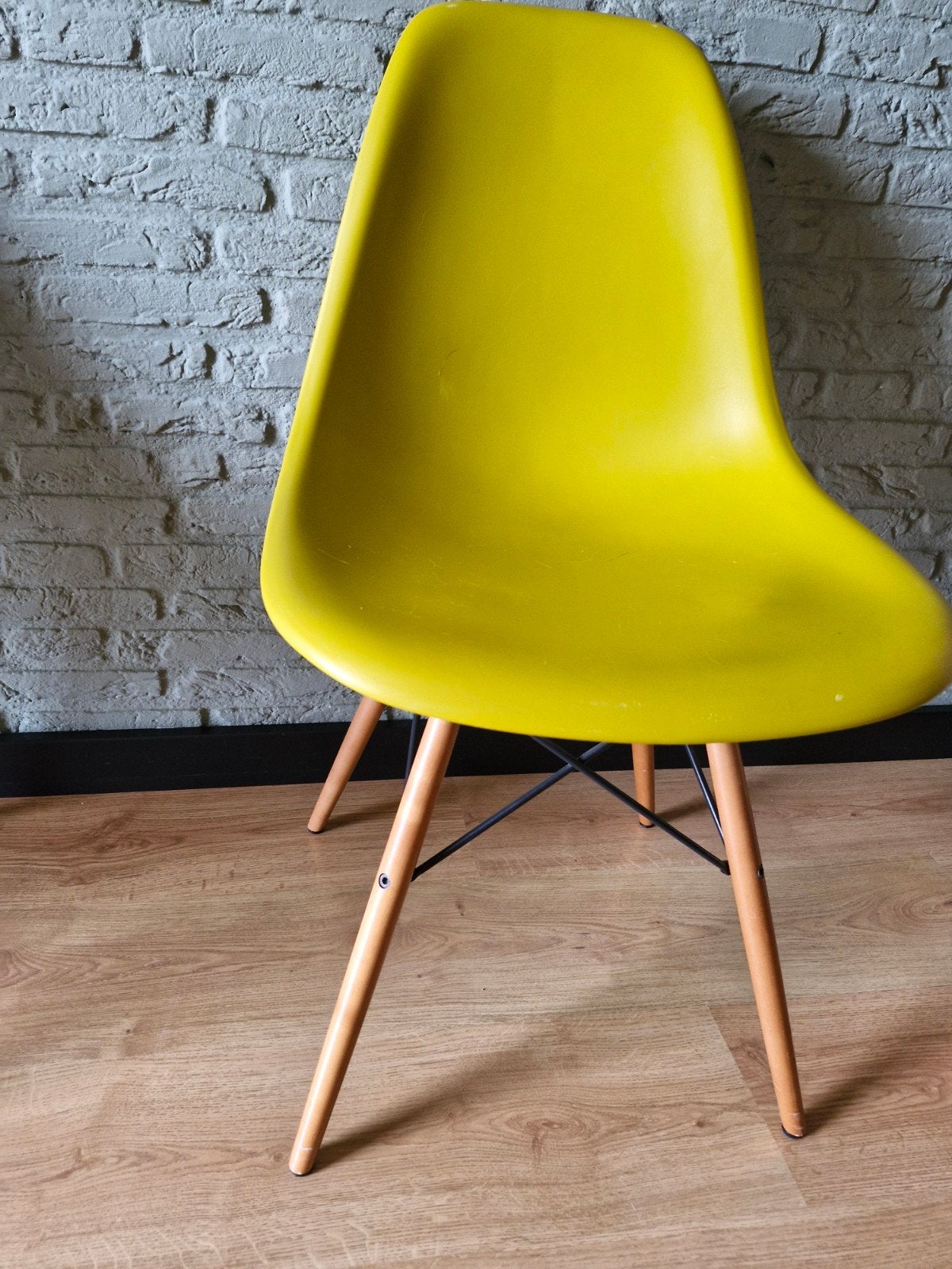 Originele Vitra Eames stoel kleur mosterd geel zeer netjes, Ophalen of Verzenden, Zo goed als nieuw, Overige kleuren, Eén