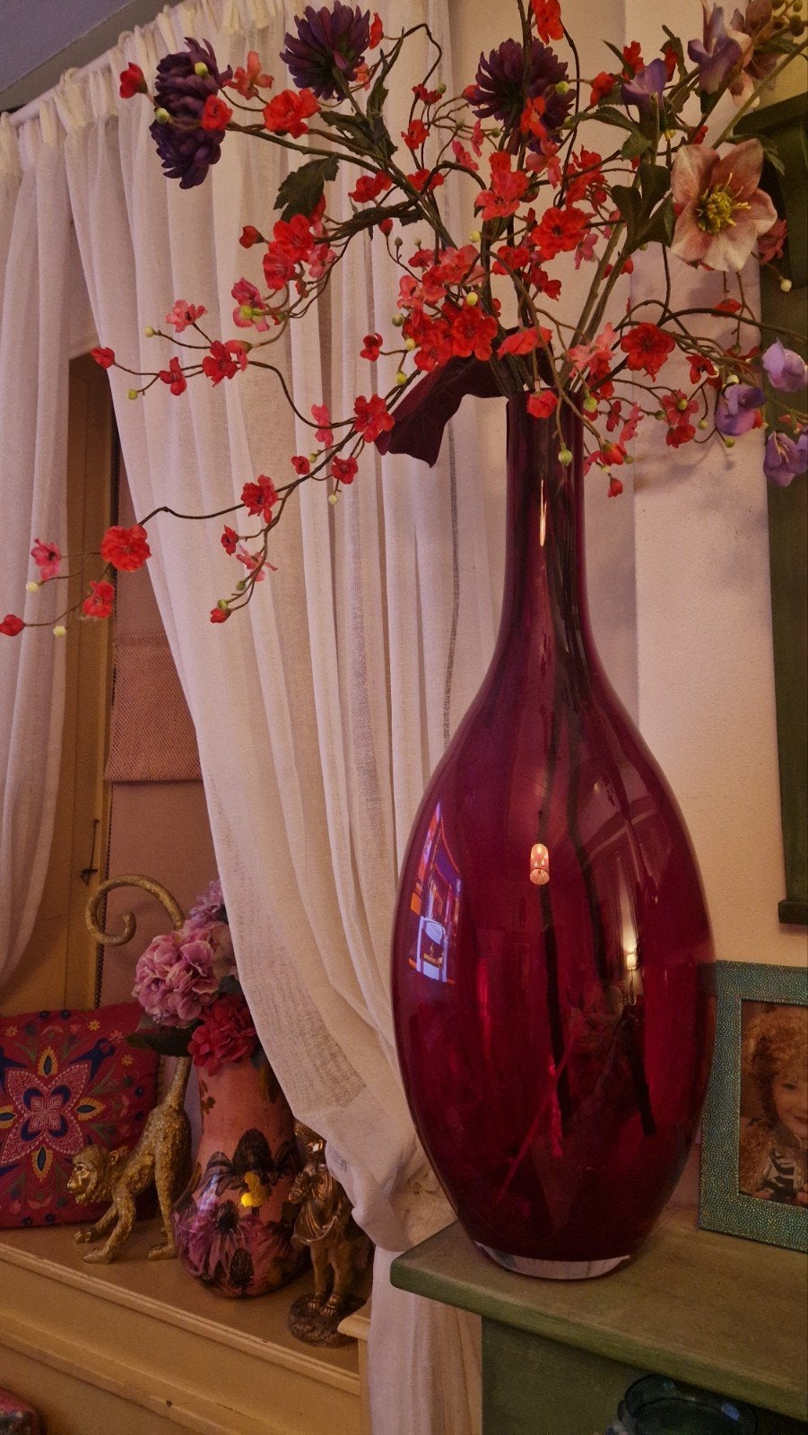 Grote rode vaas met kunstbloemen, Inclusief decoratie, Ophalen of Verzenden, Rood, Glas