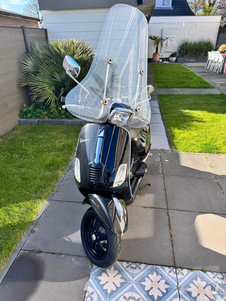 Vespa scooter 2 takt te koop, Fietsen en Brommers, Scooters | Vespa, Gebruikt, Vespa S, Maximaal 25 km/u, Benzine, Ophalen