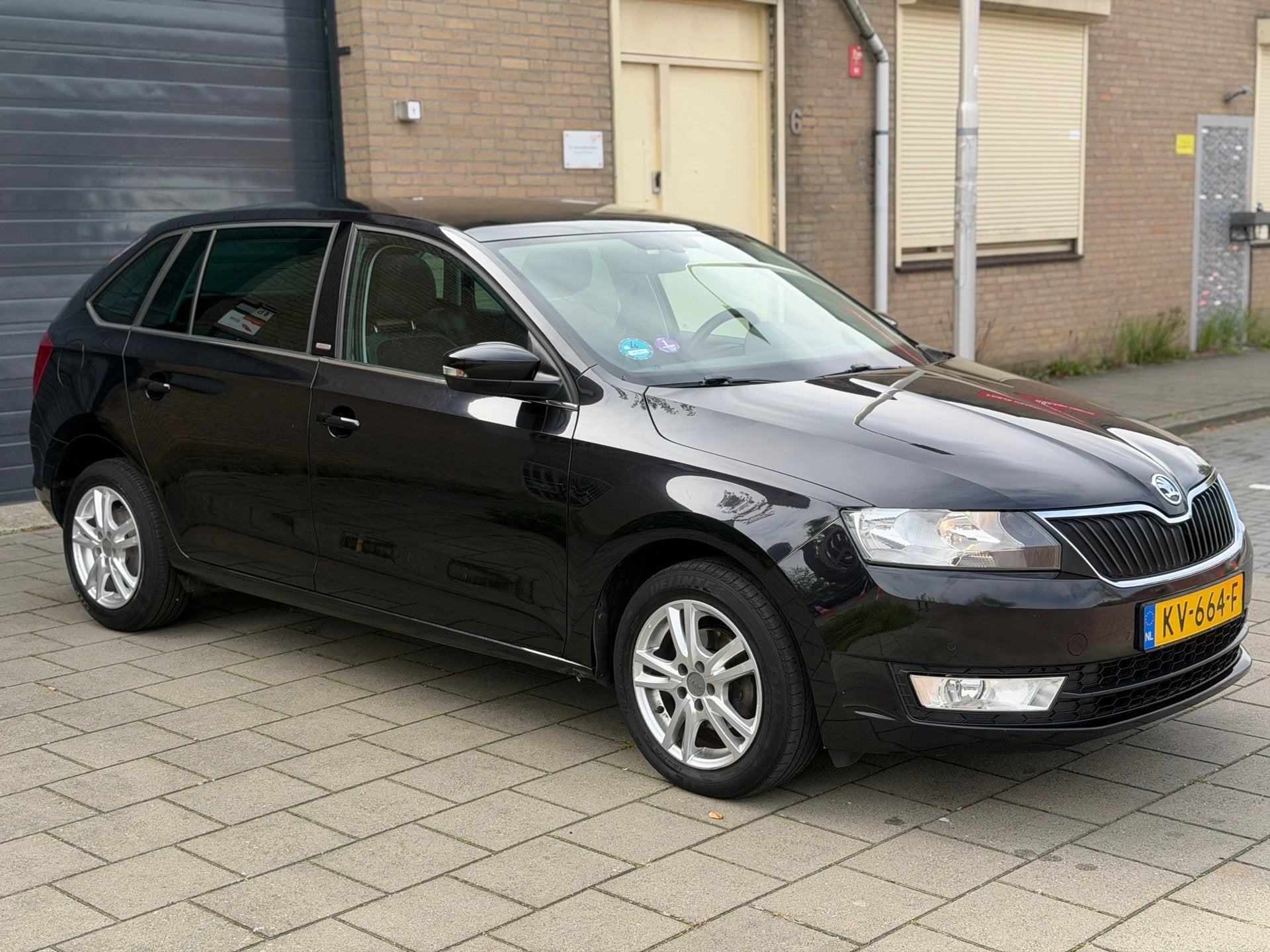 Skoda Rapid Spaceback 1.2 TSI Greentech JOY Clima Cruise Con, Auto's, Voorwielaandrijving, Dealer onderhouden, Gebruikt, Alcantara