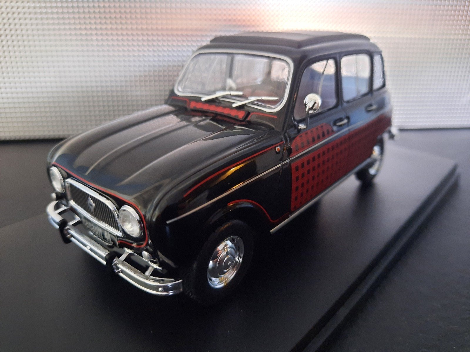 Renault 4L Parisienne 1964 Schaal 1:24, Overige merken, WhiteBox, Auto, Nieuw
