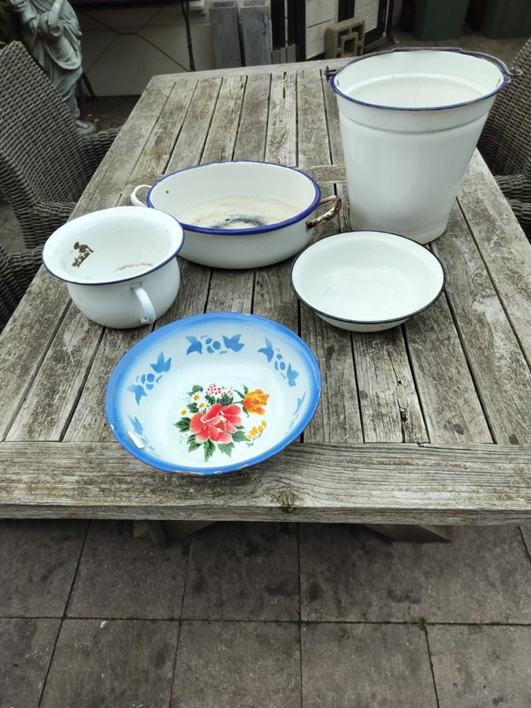 Set van diverse wit emaille keukengerei en decoratie, Antiek en Kunst, Antiek | Emaille, Ophalen of Verzenden