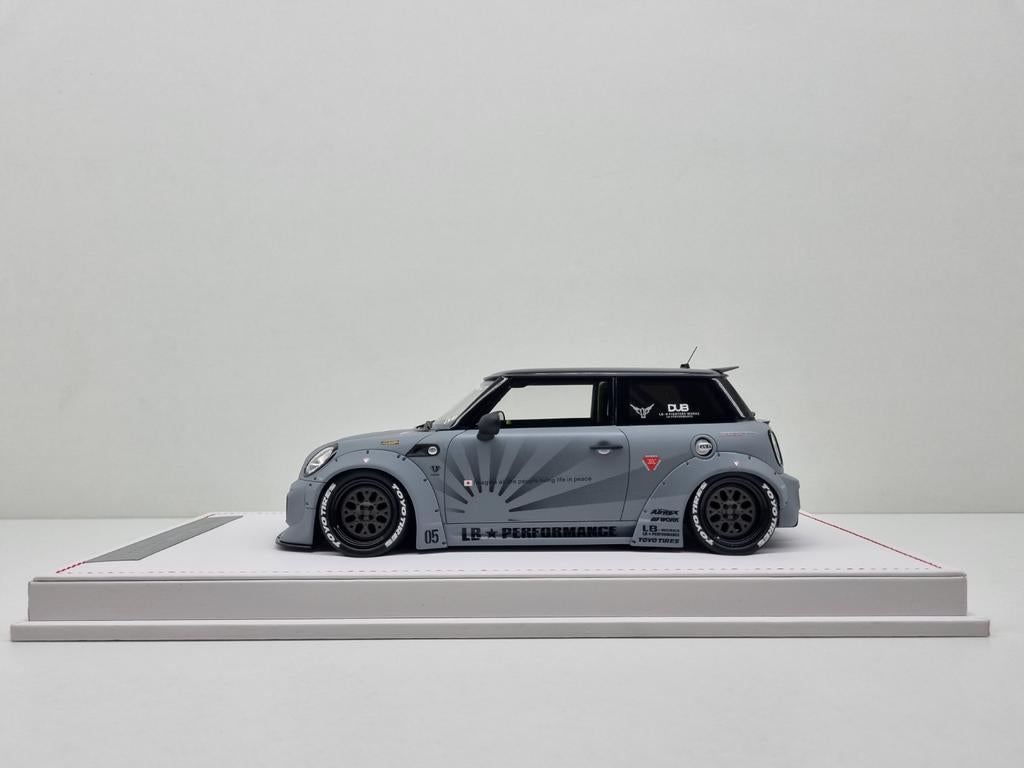 Ivy Merit
Bmw Mini Cooper LBWK
1/99 1:18 Nieuw, Ophalen of Verzenden, Nieuw, Auto