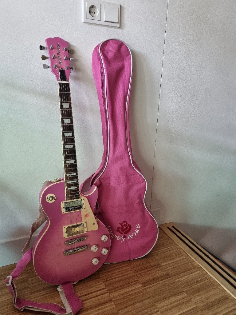 Roze Gypsy Rose elektrische gitaar met hoes
