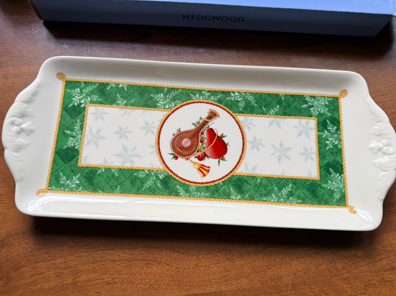 Wedgwood WINTER FESTIVAL cakeschaal