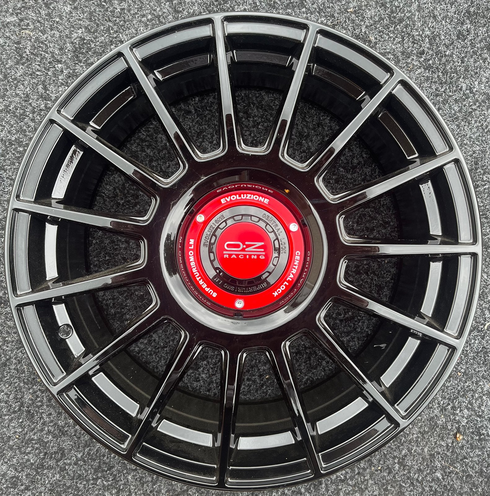 Nieuwe Oz 18inch 8J Et 42 Multisteek, Auto diversen, Wieldoppen, Ophalen of Verzenden, Zo goed als nieuw
