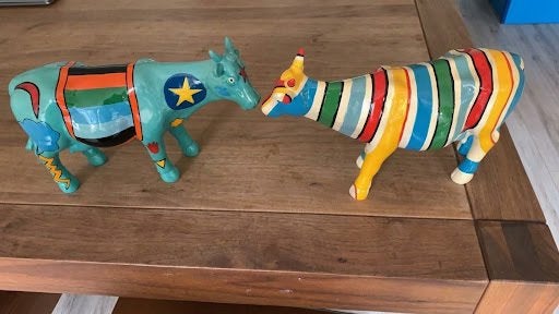 Cow Parade beeldjes - 2x kleurrijke koe, Ophalen, Zo goed als nieuw, Dier