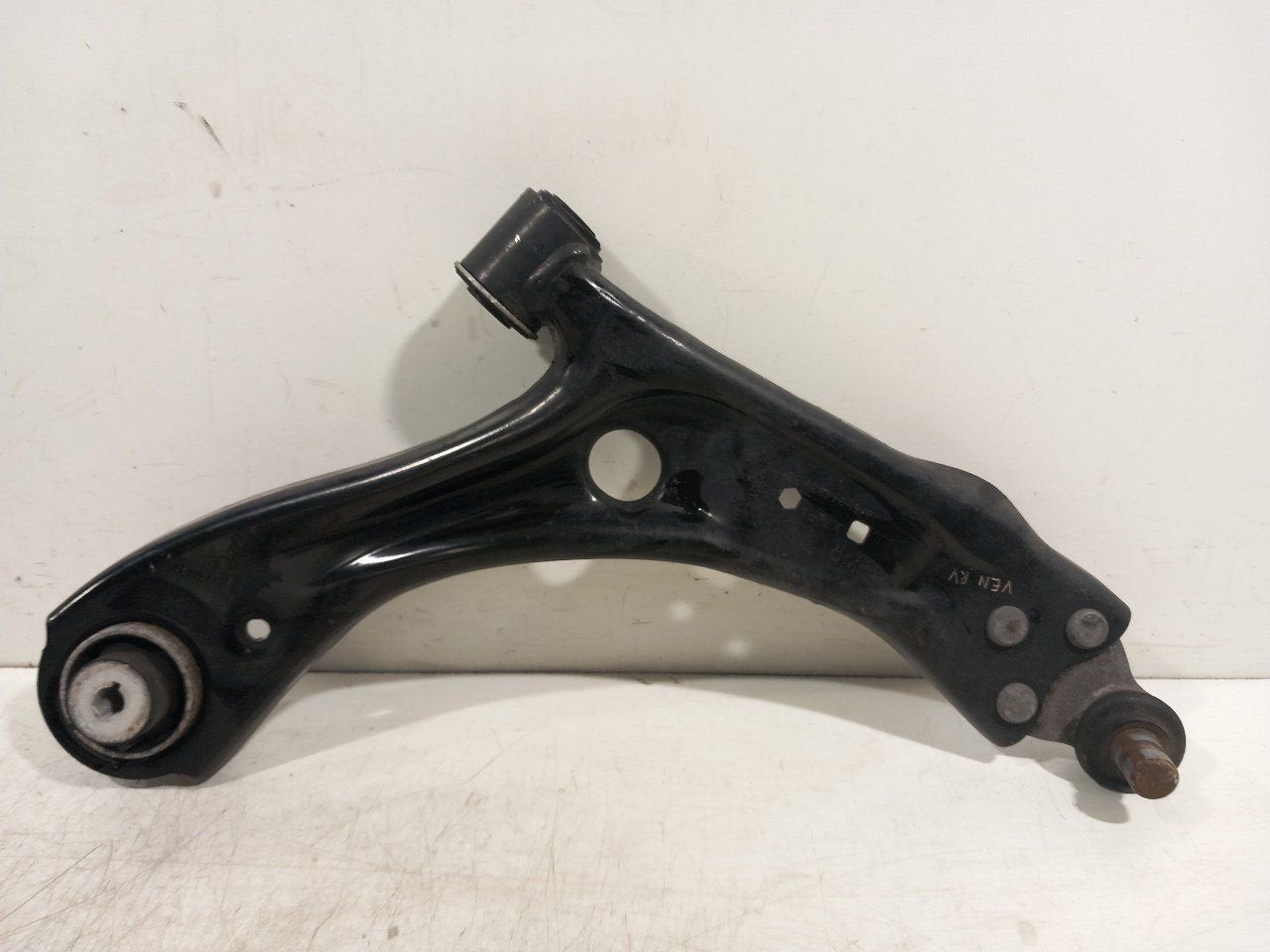 Draagarm rechts voor Ford Focus, Onderdelen@venauto.nl, Van der Ven Autorecycling B.V., Gebruikt, Ettenseweg 76, 4706 PB Roosendaal, The Netherlands