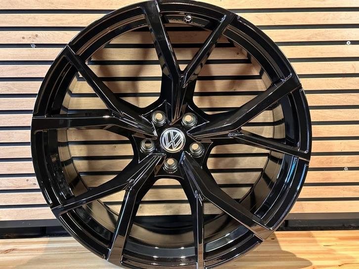 17" Estoril Fits VW polo Audi A1 5x100 et45 205/45/17, Niet ingevuld, Velg(en), Niet ingevuld, Nieuw