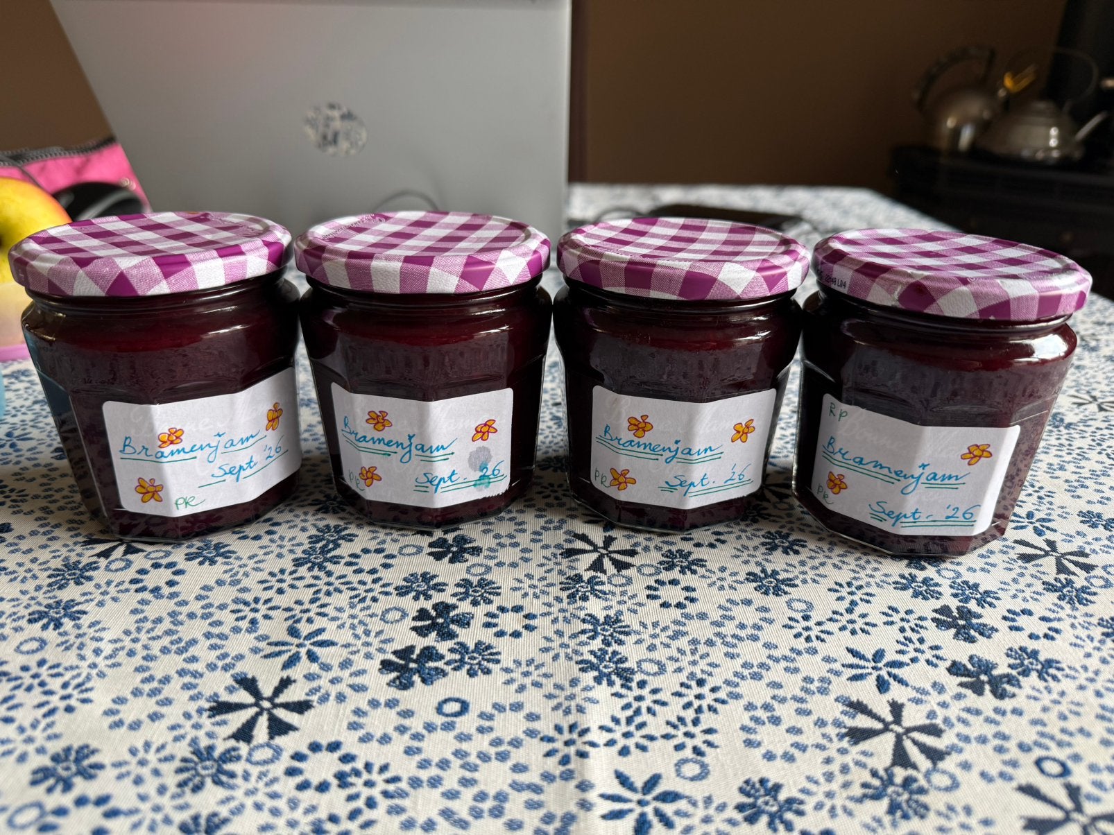 Bramenjam 90 % bramen 10 % gele pruimen, Ophalen
