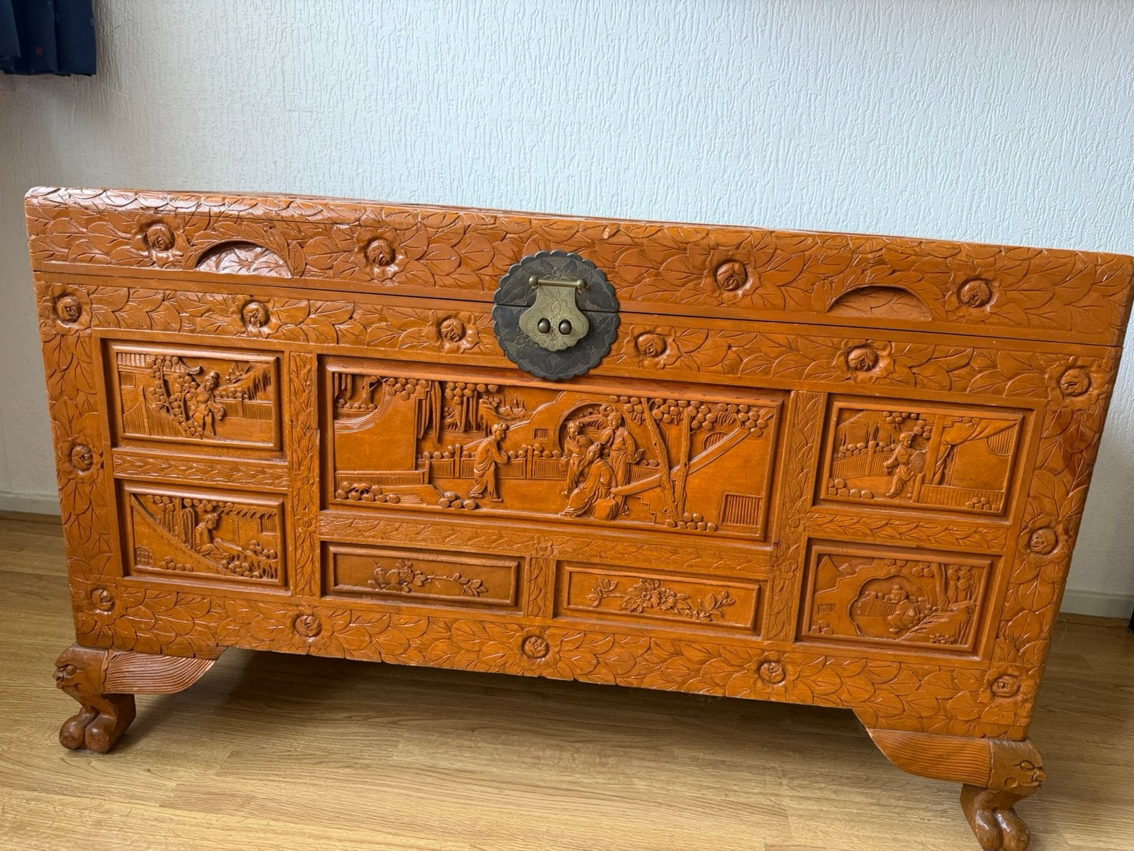 Dekenkist van kamferhout, Ophalen, Gebruikt, Met klep(pen), 50 tot 100 cm