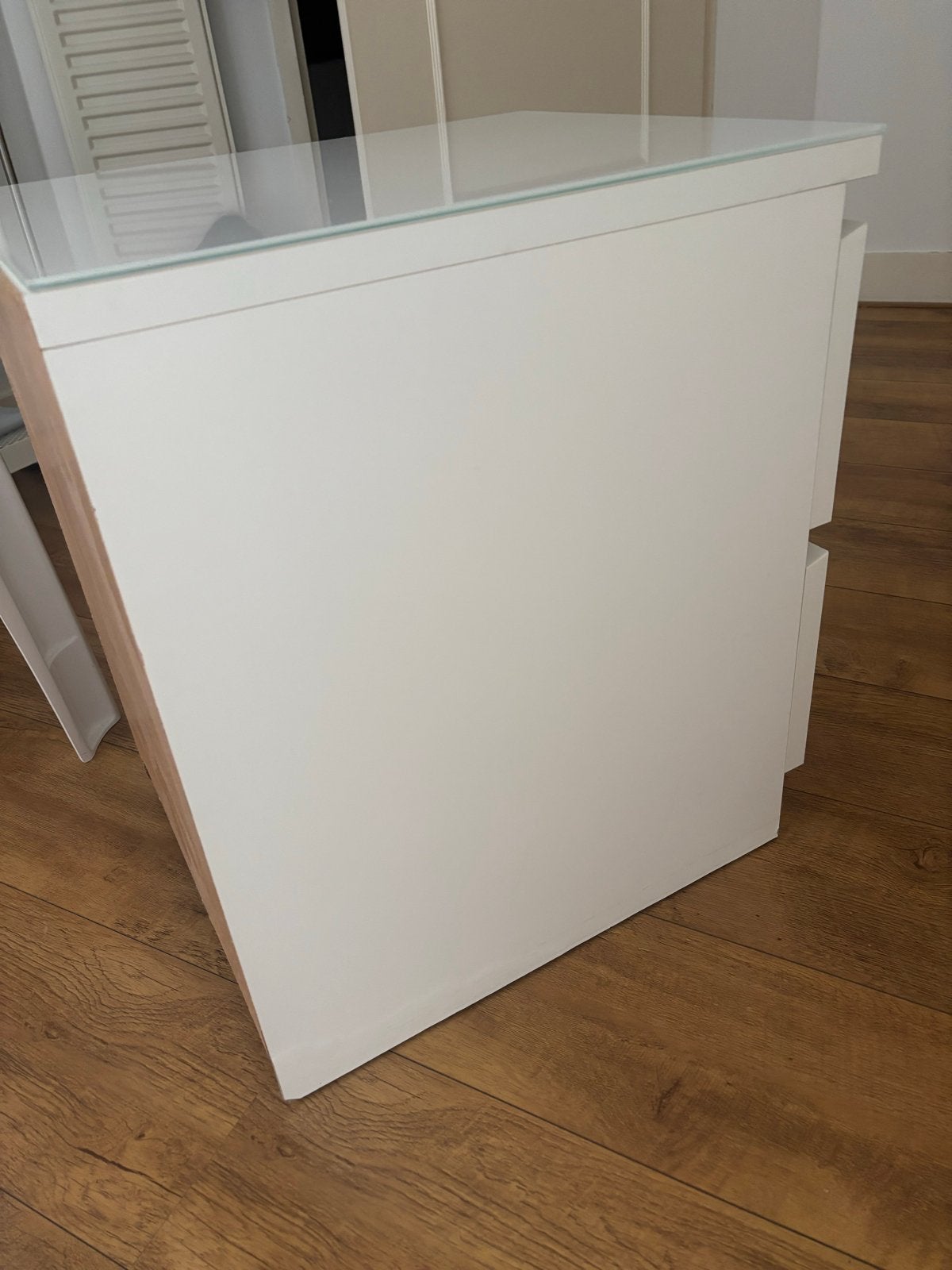 Ikea Malm nachtkastje wit met glasplaat, Ophalen, Gebruikt, 55 tot 70 cm, 45 tot 65 cm