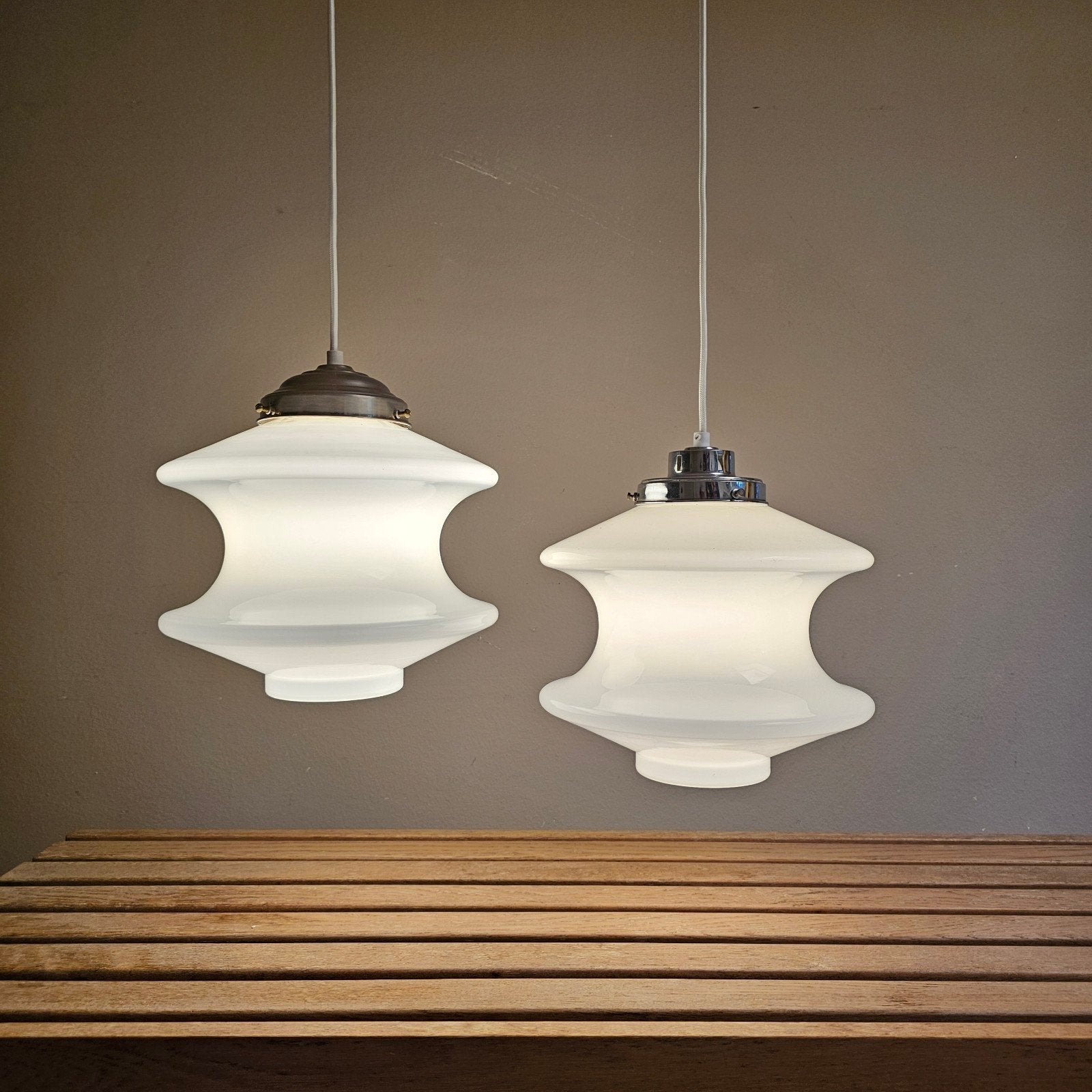 2 x vintage Hanglamp B-1047 Meerpaal RAAK Amsterdam jr 70, Vintage Dutch design, Zo goed als nieuw, X, E27 (groot)
