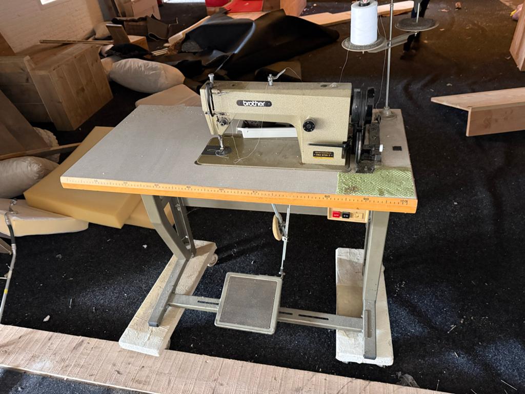 Brother naaimachine DB2-B735-3, Hobby en Vrije tijd, Naaimachines en Toebehoren, Ophalen of Verzenden