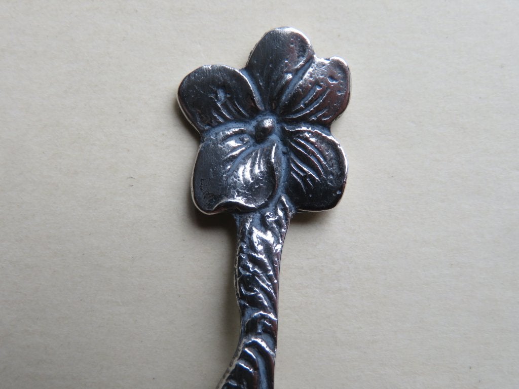 Zilveren lepeltje Bosviooltje/ bloem zwaardje, Verzenden, Zilver