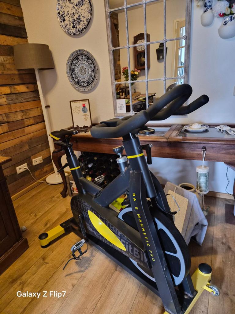 Fitbike Race Magnetic Pro, Sport en Fitness, Ophalen, Benen, Gebruikt, Spinningfiets