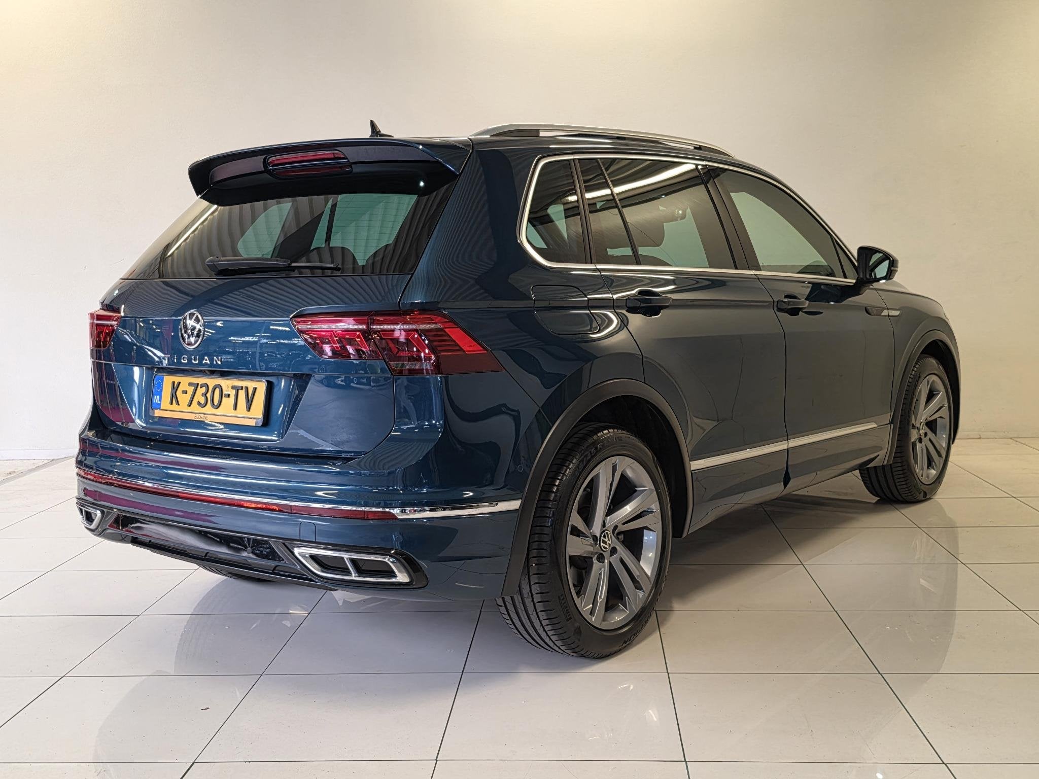 Volkswagen Tiguan 1.5 TSI R-Line Business+ | Panoramadak | C, Auto's, 1441 kg, Stof, 4 cilinders, Blauw