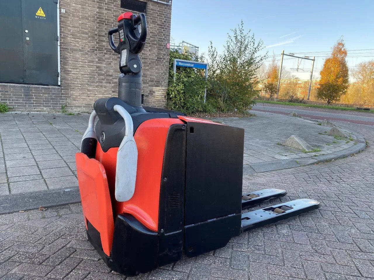 BT LPE250 2500KG PALLETWAGEN / HEFTRUCK (bj 2017), BT, Marconistraat 2
3133KL  Vlaardingen, NL, Yilmaz Heftrucks, Info@yilmazheftrucks.nl
