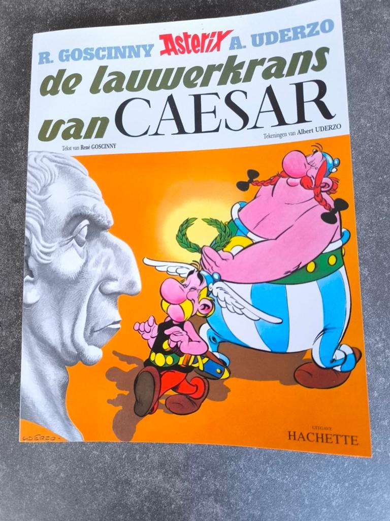 Asterix stripboeken - 4 delen - Hachette, Meerdere stripboeken, Ophalen of Verzenden, Zo goed als nieuw, René Goscinny, Albert Uderzo
