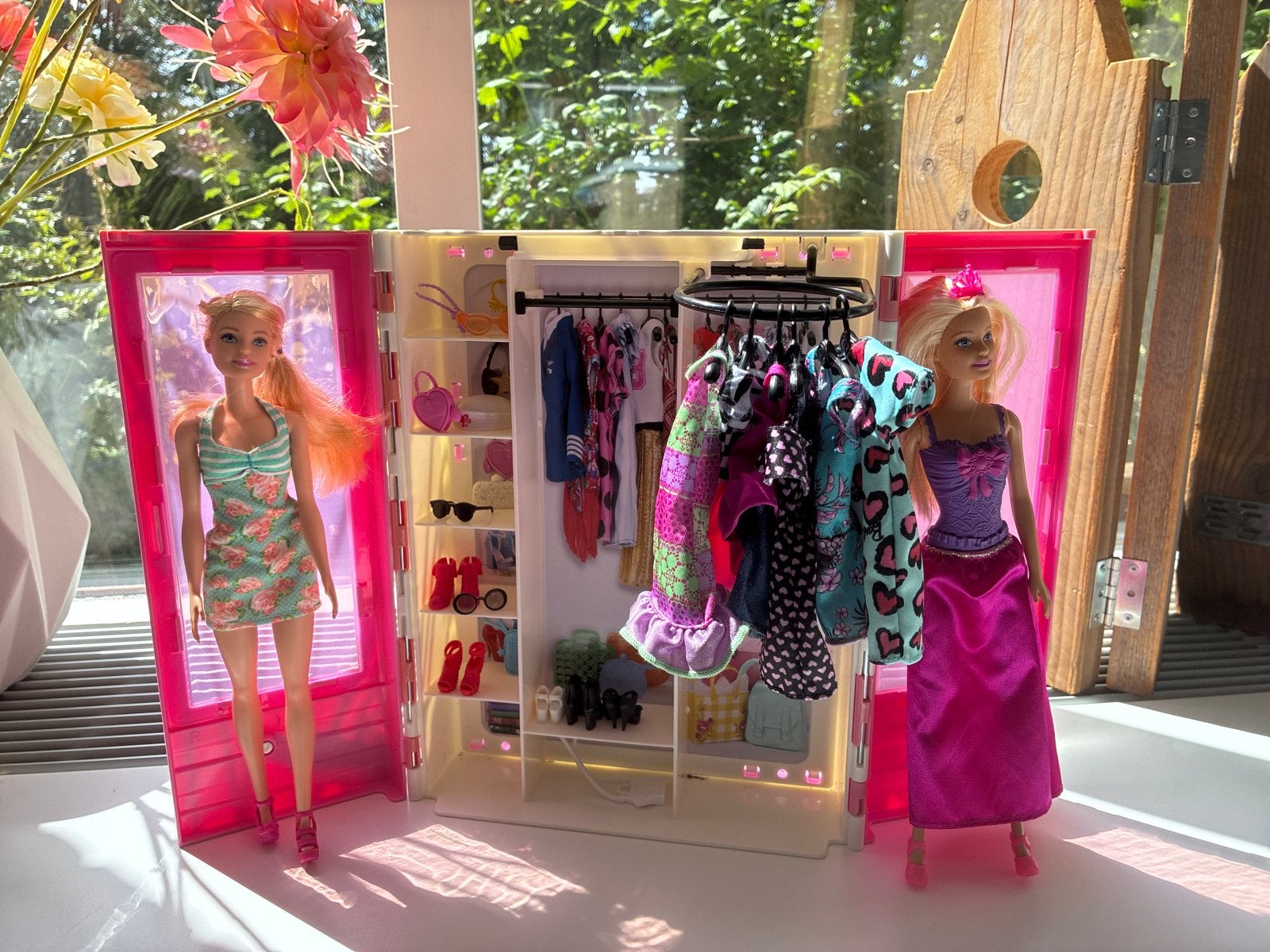 11 Barbies met extra kleding, schoenen en accessoires, Ophalen, Gebruikt, Barbie