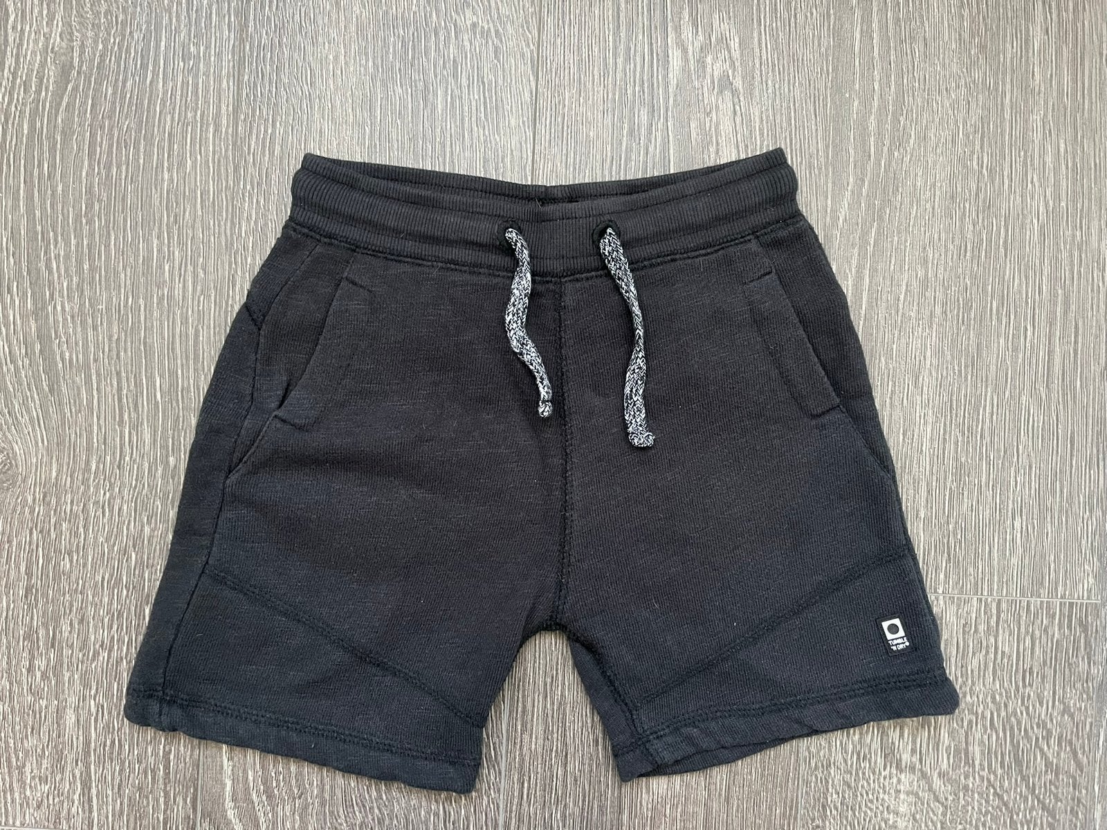 Jongens korte broek / sweat short zwart Tumble n Dry mt 98, Ophalen of Verzenden, Zo goed als nieuw, Jongen, Broek