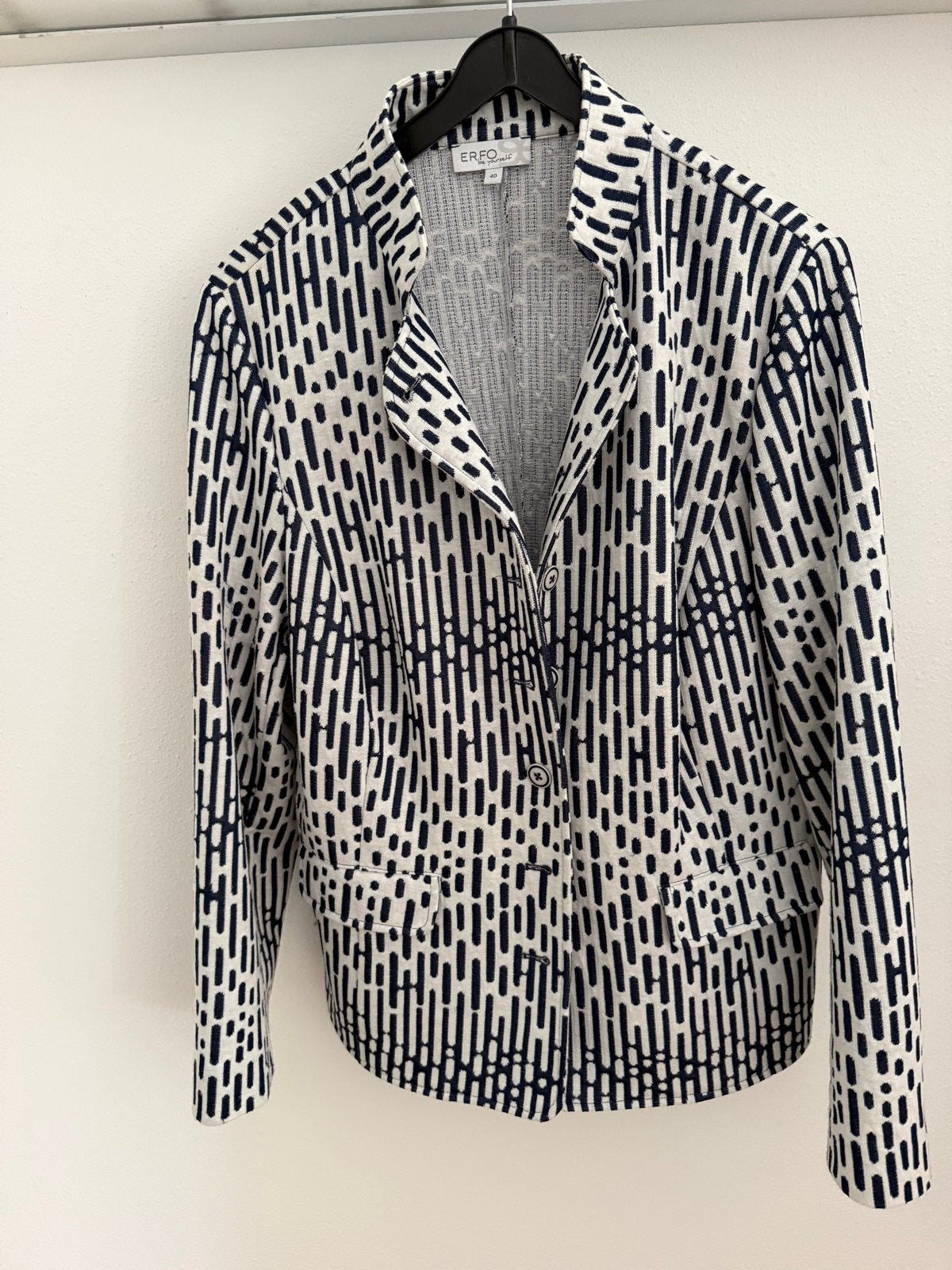 Erfo Jasje Maat 40 - Wit met donkerblauw Patroon, Kleding | Dames, Maat 38/40 (M), Wit, Ophalen of Verzenden, Zo goed als nieuw