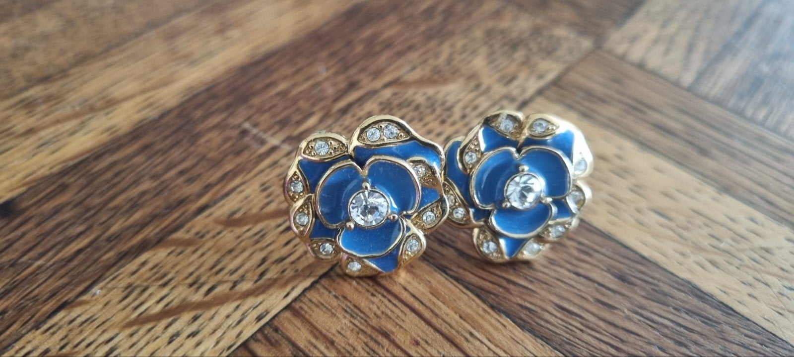 Kate Spade oorbellen - Blauwe bloem met kristallen, Met kristal, Overige materialen, Blauw, Ophalen of Verzenden