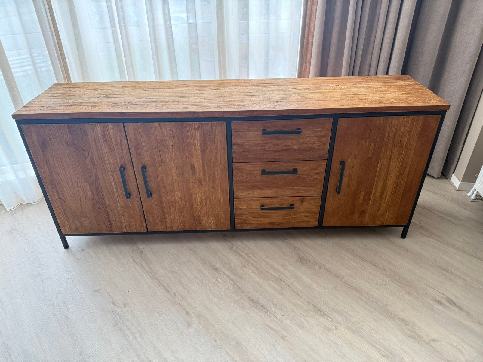 Dressoir Romaro teakhout, Huis en Inrichting, Kasten | Dressoirs, Gebruikt, 150 tot 200 cm, 25 tot 50 cm, Met lade(s), Met deur(en)