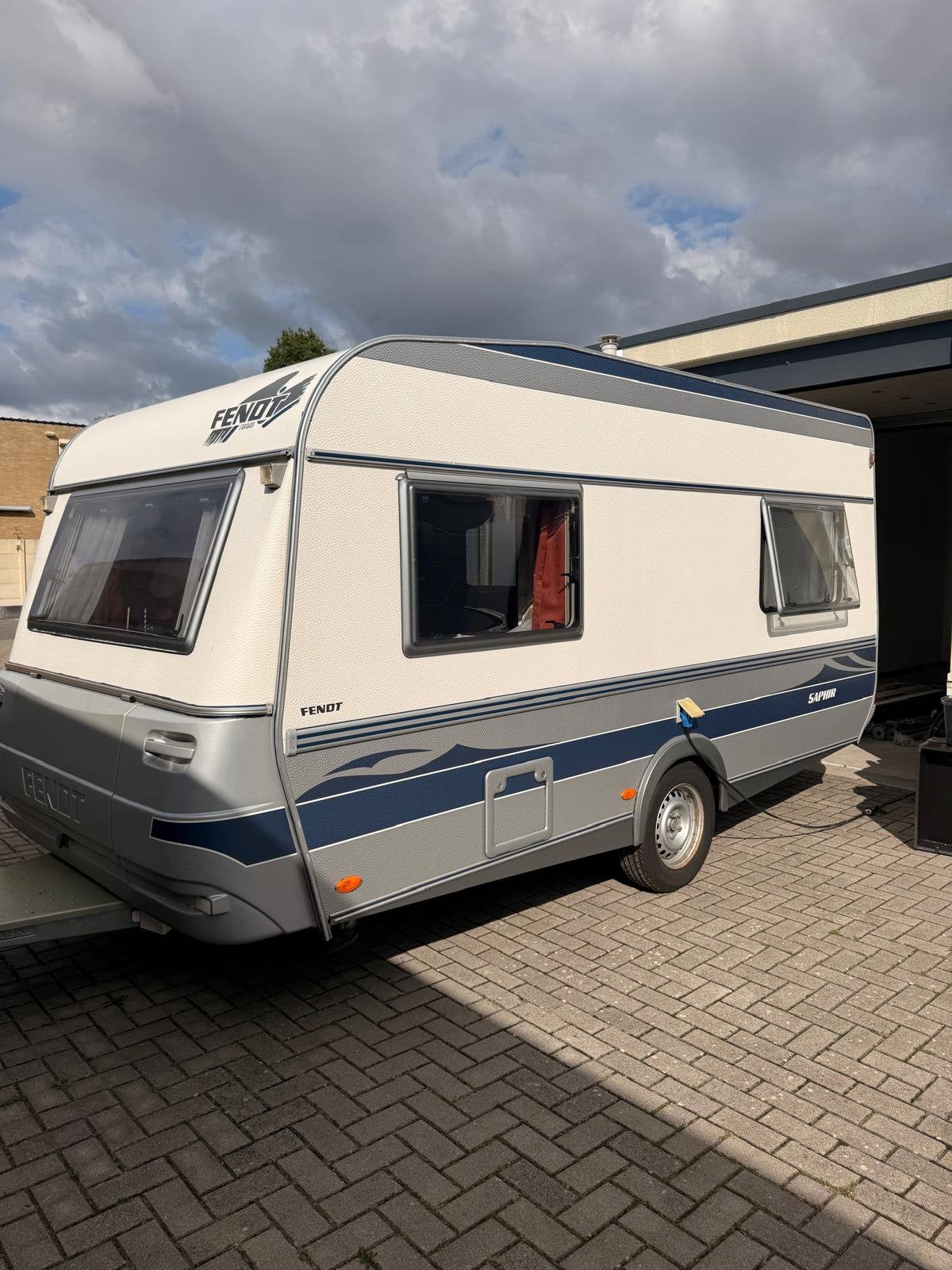 Caravan Fendt Saphir met voortent, Luifel, Treinzit, 750 - 1000 kg, Tot en met 4