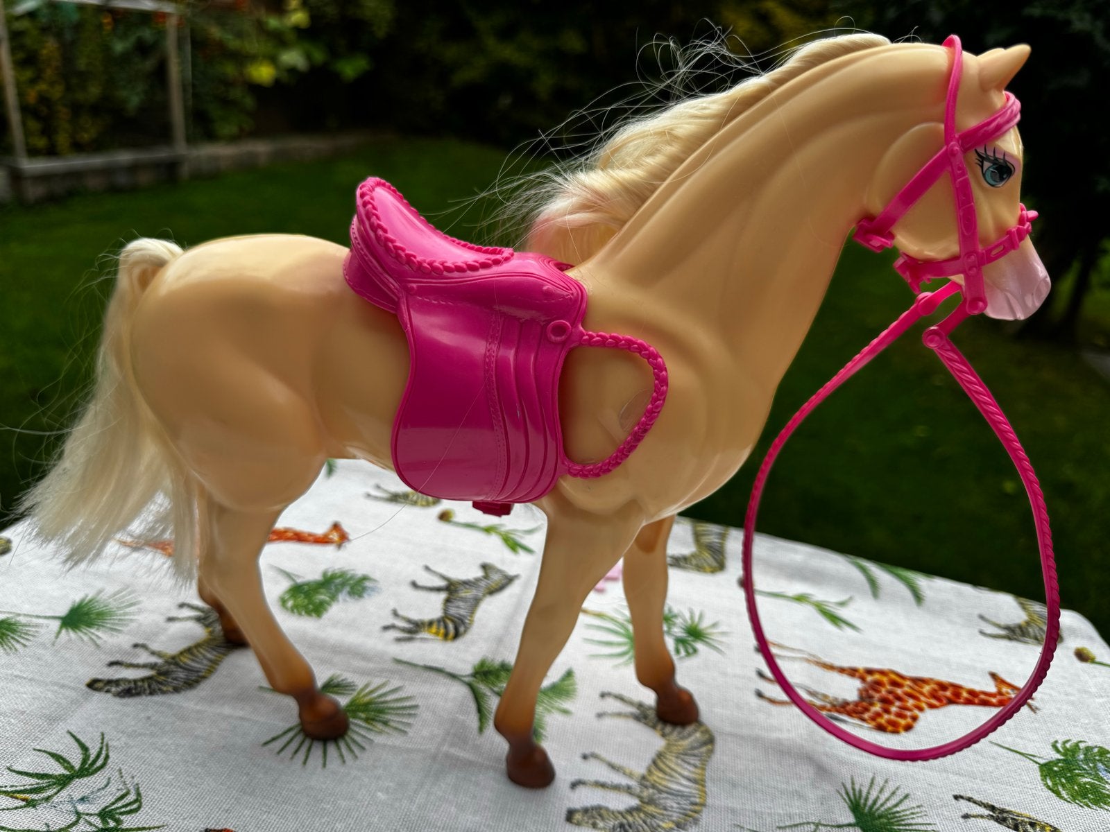 Barbie paard met roze zadel en hoofdstel, Kinderen en Baby's, Ophalen of Verzenden, Zo goed als nieuw, Barbie