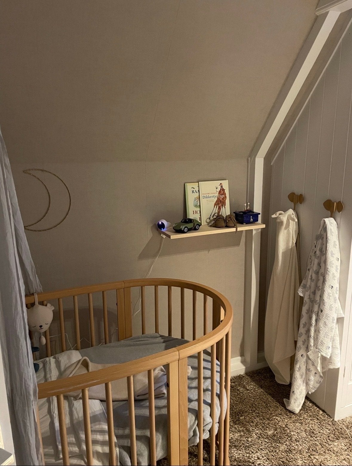 Complete babykamer: Stokke bed, commode & box, Ophalen, 70 tot 85 cm, 140 tot 160 cm, Zo goed als nieuw
