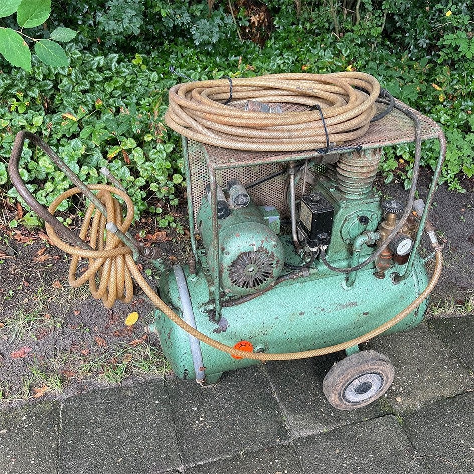 Vintage Compressor met Slang, Ophalen, Gebruikt, 200 tot 400 liter/min, Mobiel