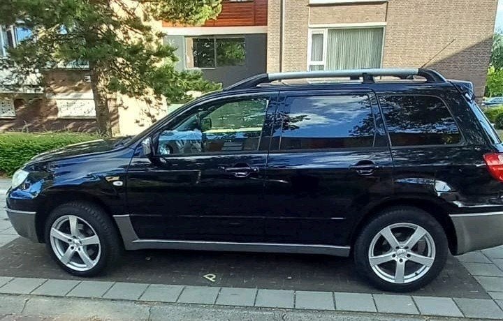 Foto 2 van Mitsubishi Outlander 2.0 MPI 2WD 2006 Zwart