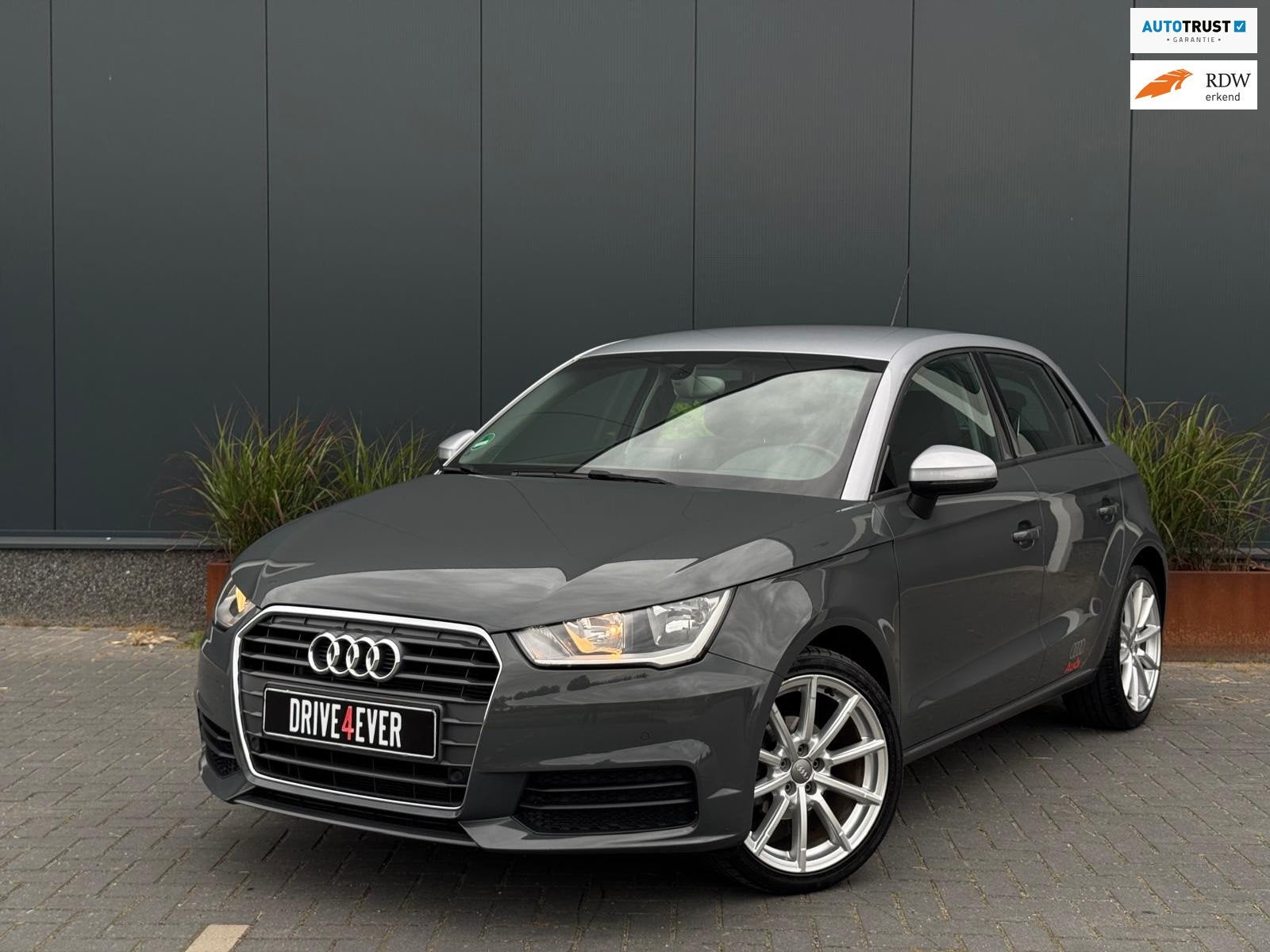 Audi A1 Sportback 1.0 TFSI SPORT | NARDO| SPORTVELGEN | AIRC, Auto's, Audi, Voorwielaandrijving, Dealer onderhouden, Euro 6, Grijs