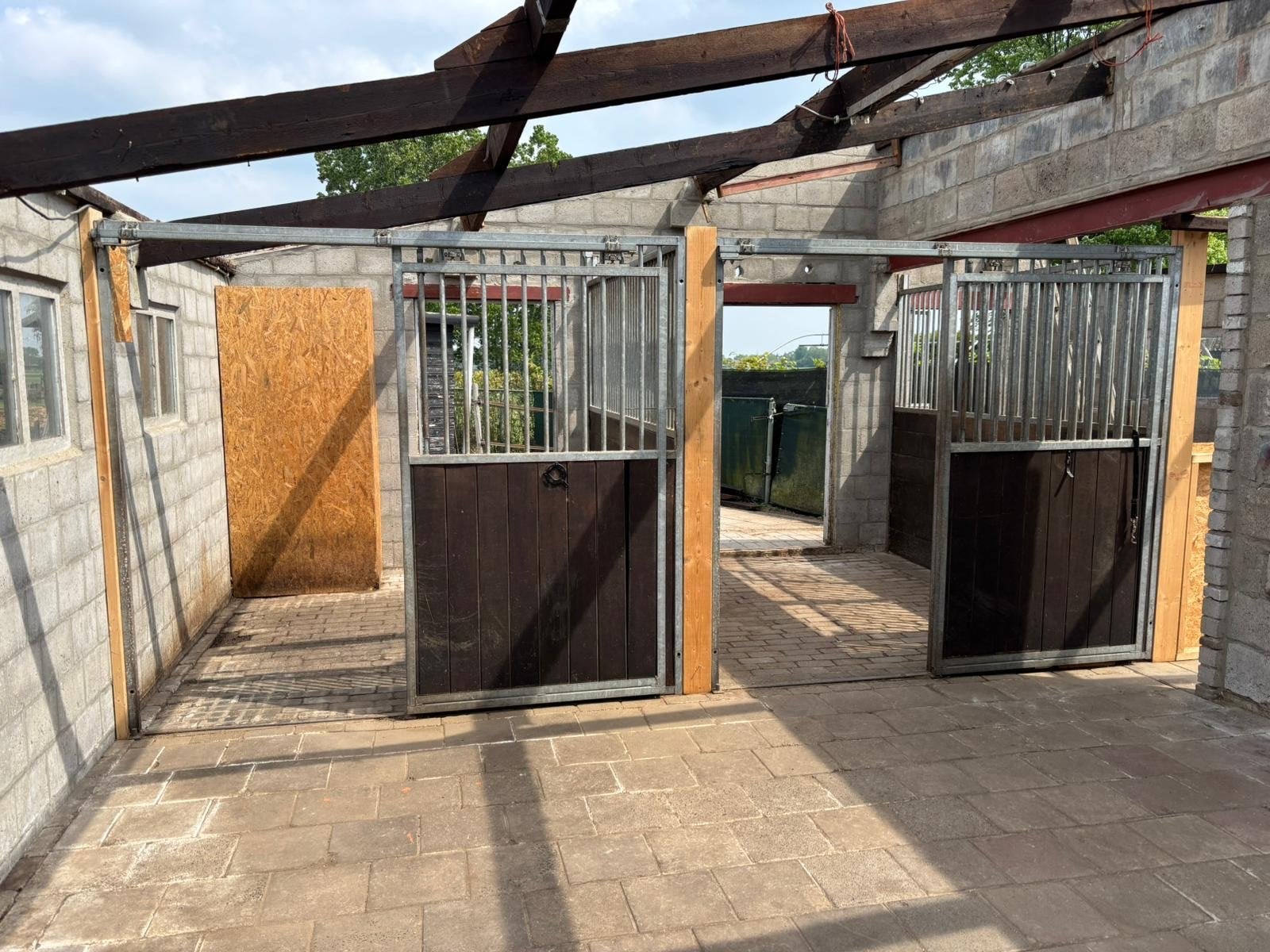 Paardenstal, Dieren en Toebehoren