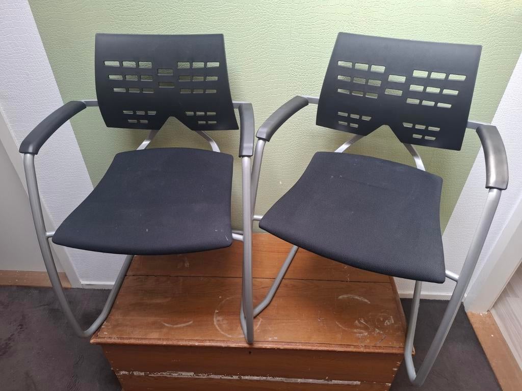 Set van 2 zwarte kantoorstoelen met armleuningen, Ophalen, Gebruikt, Twee, Zwart