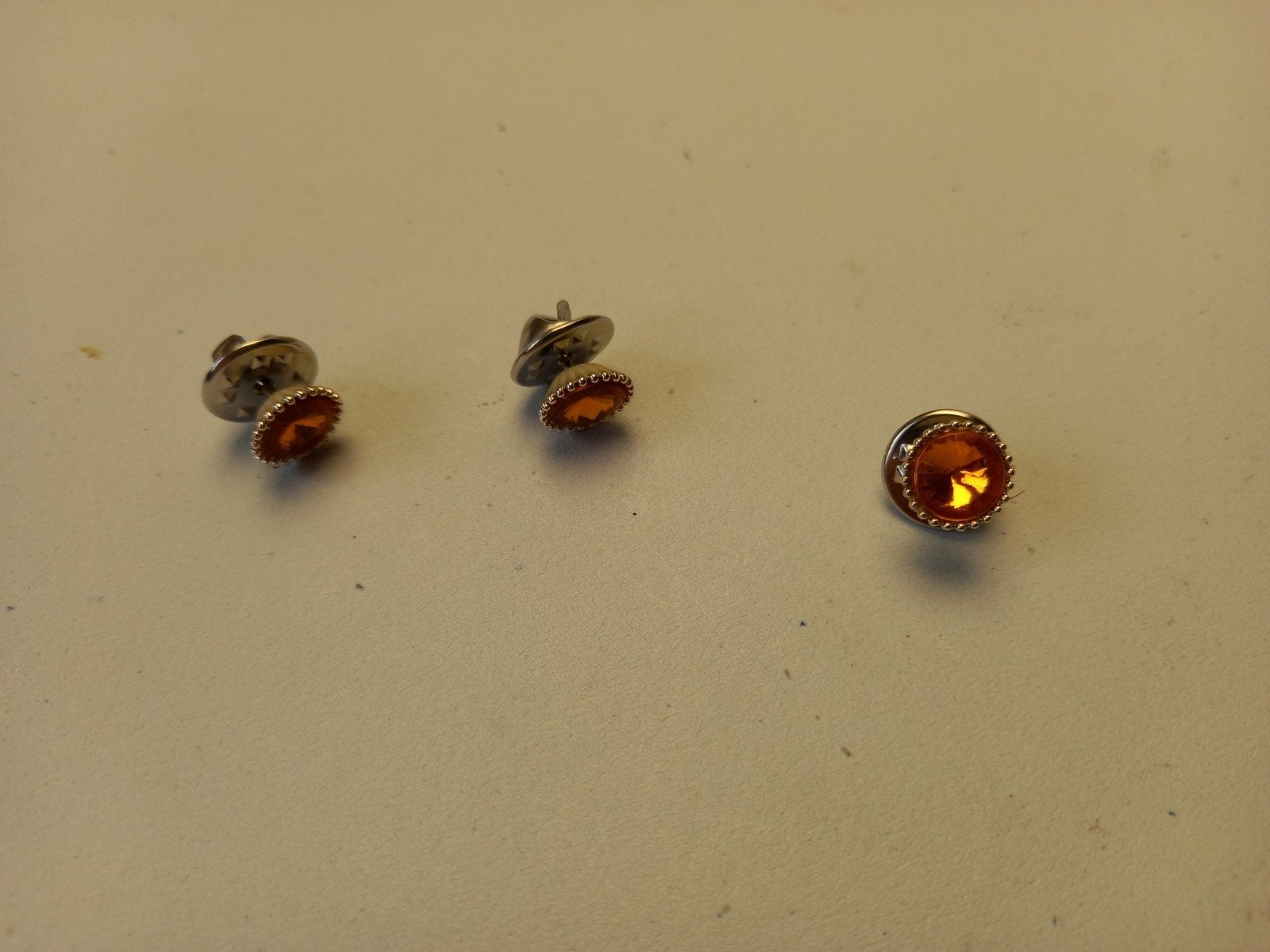 speldje broches decolleté plooien snel makkelijk vast pinnen, Sieraden, Tassen en Uiterlijk, Overige Accessoires, Ophalen of Verzenden