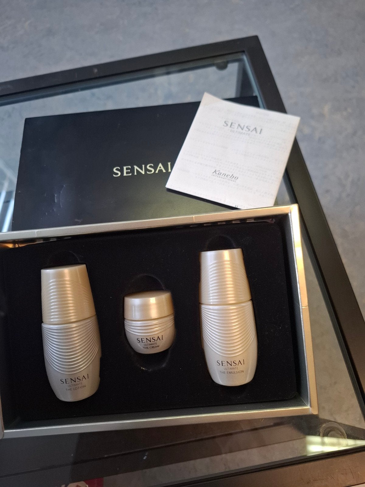 Sensai set. Limit edition, Ophalen, Nieuw, Overige typen, Gevuld