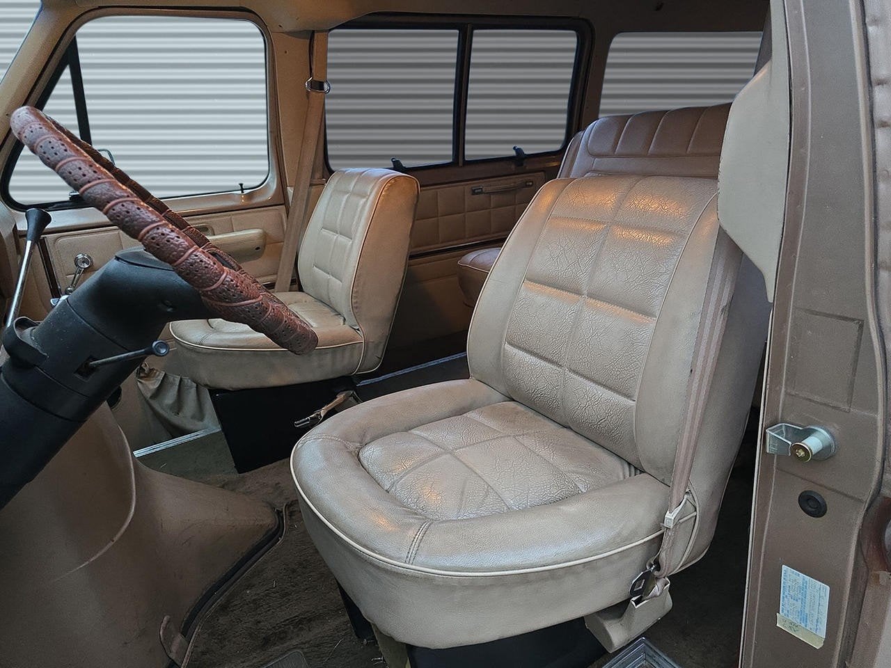 Ford E-250 XL CLUBWAGON (bj 1981, automaat), foto 12