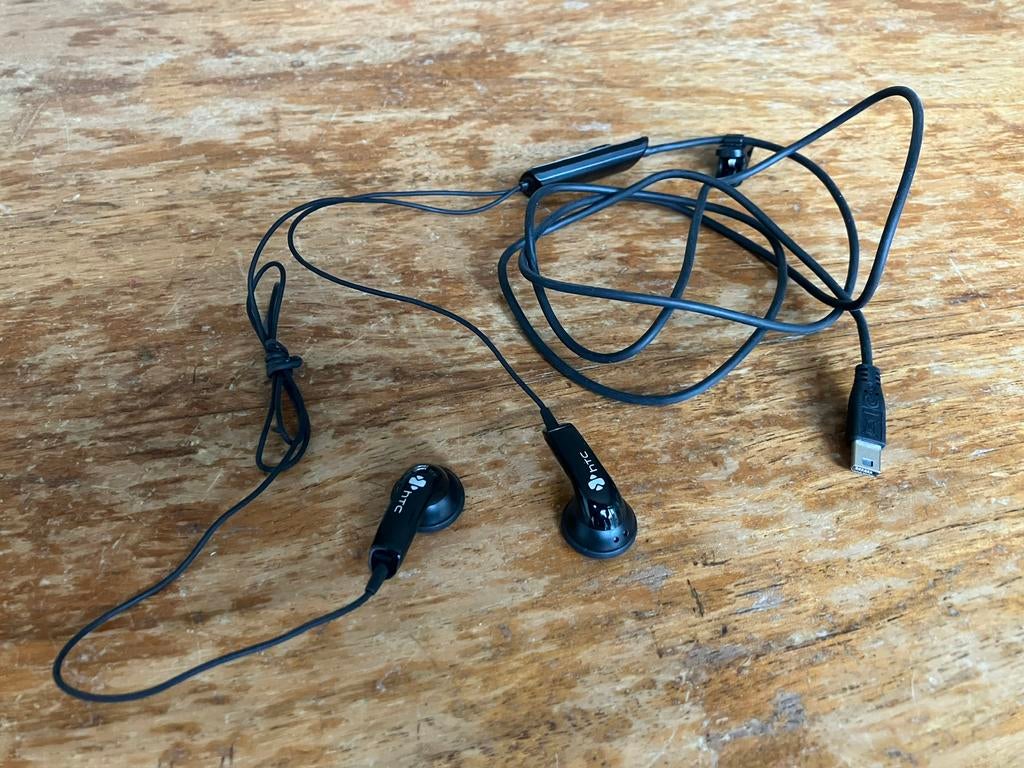 HTC Headset HS-S200 - ExtUSB (11 pin) oortjes earbuds , Zwart, In gehoorgang (in-ear), Zo goed als nieuw, Microfoon