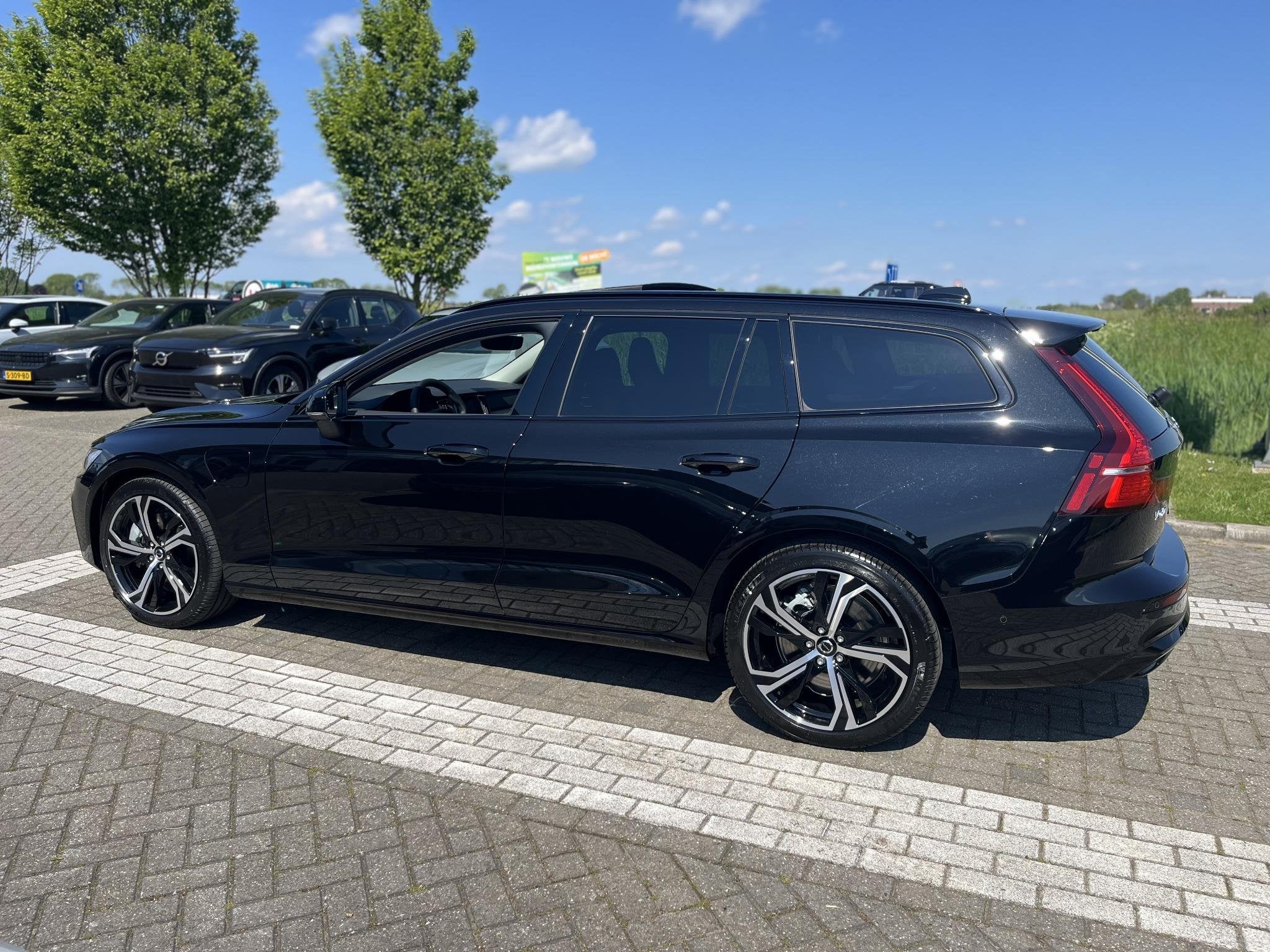 Volvo V60 T6 Plug-in hybrid AWD Ultra Dark | Panoramadak | 3, Auto's, Volvo, Automaat, 12 maanden, Euro 6, 180 min