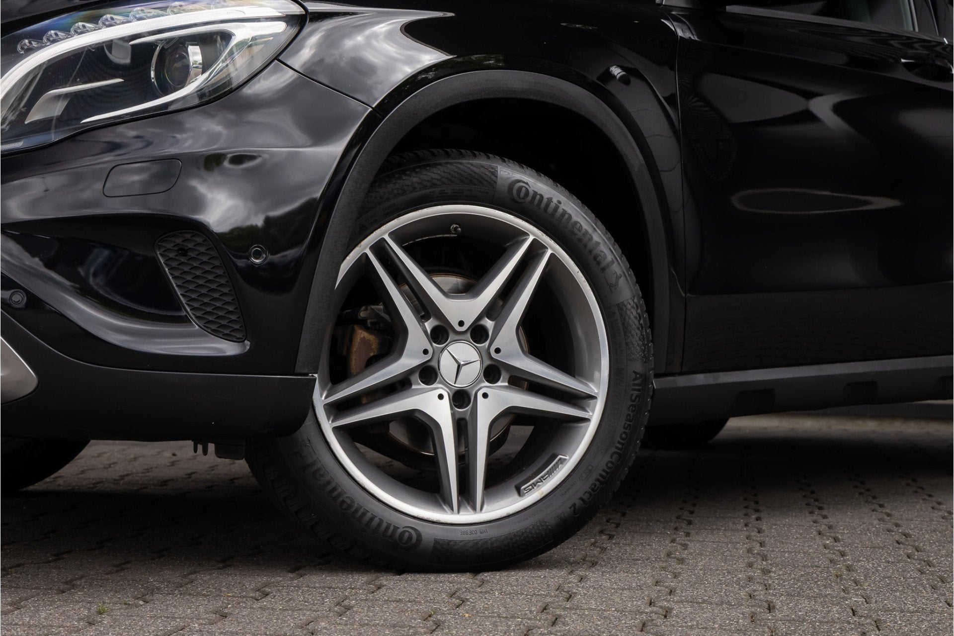 Mercedes-Benz GLA 180 Urban 18'' AMG - Panoramadak - Xenon, Gebruikt, 4 cilinders, 715 kg, Leder en Stof