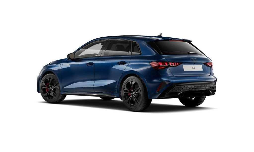 Audi A3 Sportback 45 TFSI e S edition Competition | Panorama, Auto's, Audi, Euro 6, 4 cilinders, 26 kWh, Hybride Elektrisch/Benzine