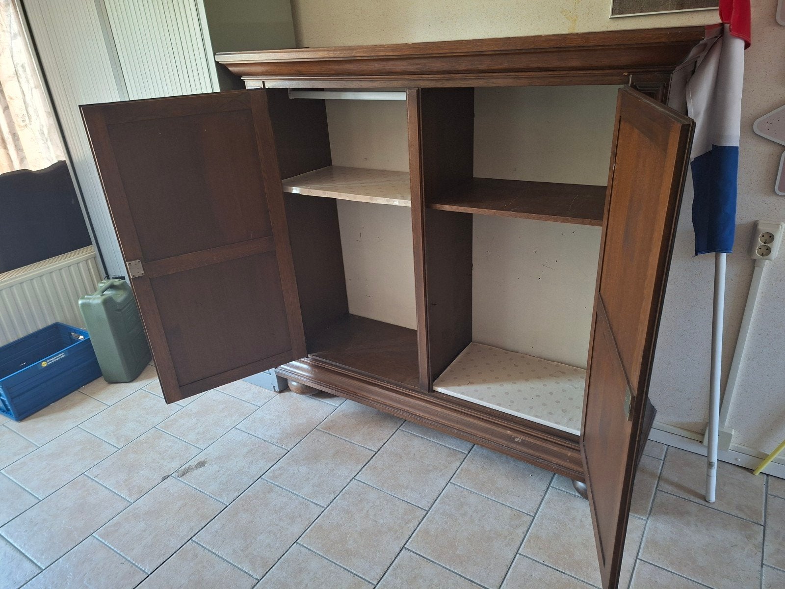 bruine kast, Ophalen