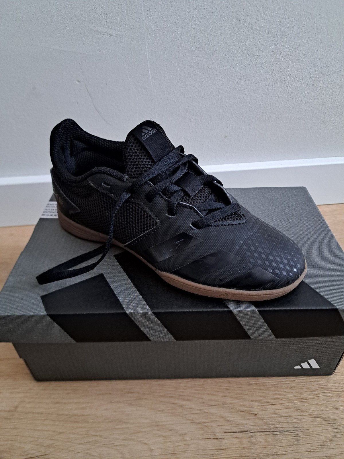 Adidas schoenen NIEUW maat 34 zaalschoenen voetbal gym zwart, Kleding | Heren, Ophalen of Verzenden, Nieuw, Zwart