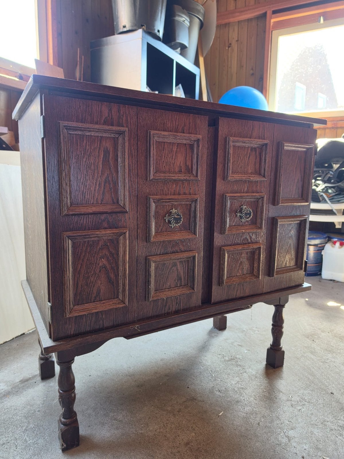 Vintage houten kastje met deuren, Ophalen