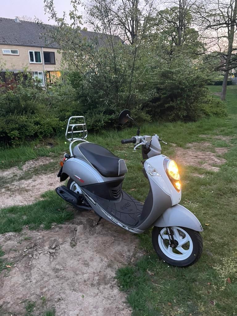 Sym mio sport (MOET SNEL WEG), Ophalen, Zo goed als nieuw, Benzine