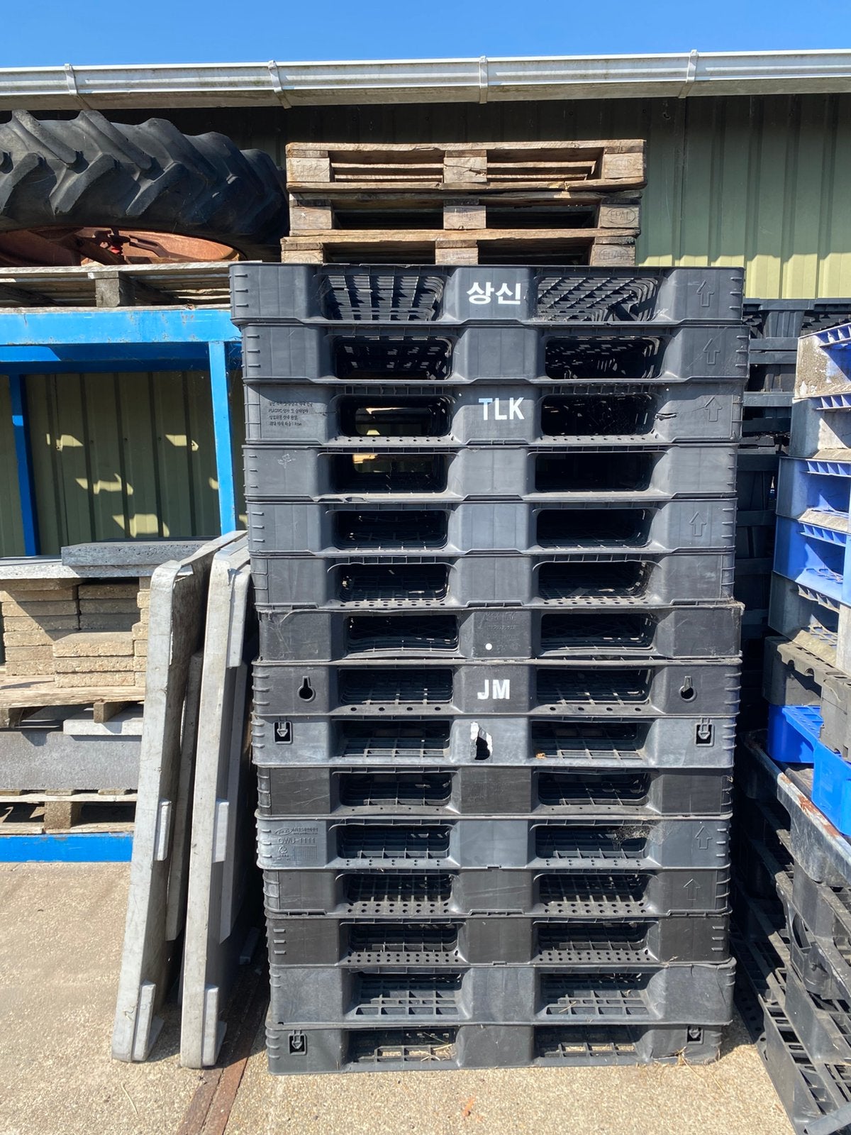 Kunsstof pallets 15st. Zwart 110x110cm, 5st blauw 120x100cm, Ophalen, Gebruikt, 100 cm of meer, 60 cm of meer