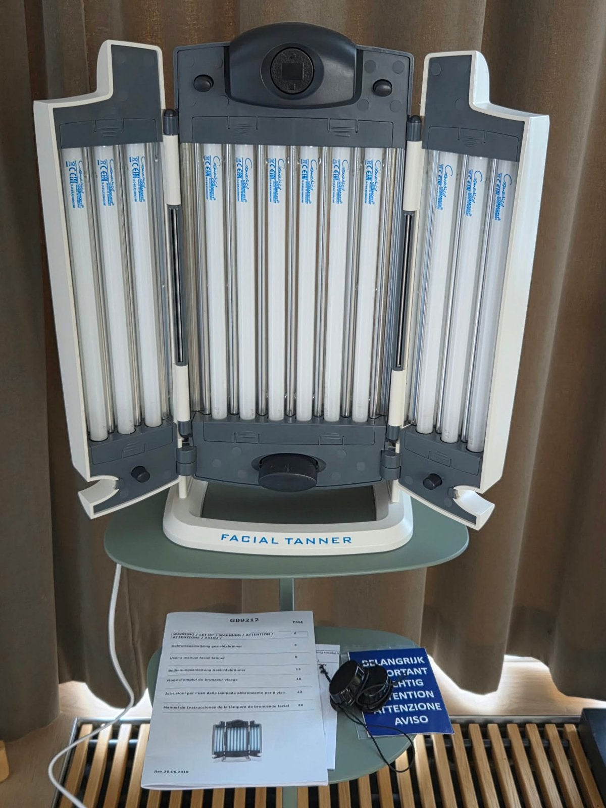 Inklapbare Gezichtsbruiner /Facial Tanner incl.handl.&bril , Ophalen, Zo goed als nieuw, Gezichtsbruiner, Minder dan 10 lampen