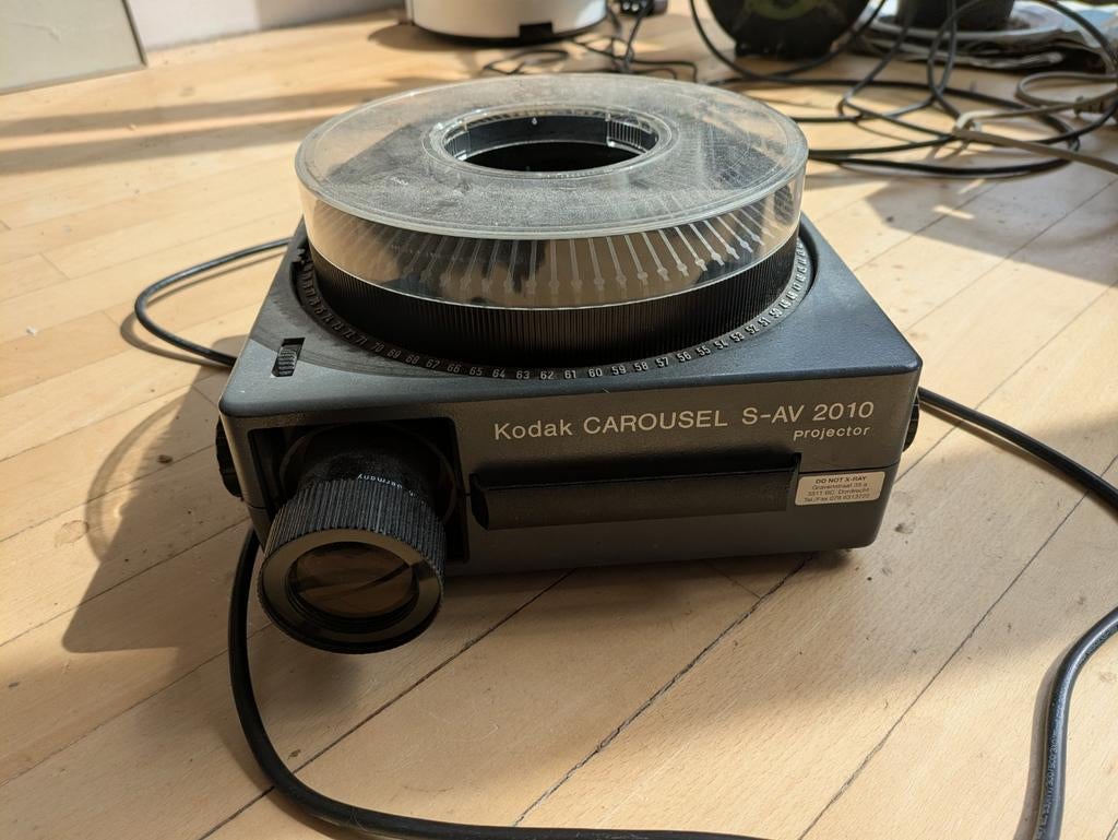Kodak CAROUSEL S-AV 2010 projector - Vintage Diaprojector, Ophalen of Verzenden, Gebruikt, Met scherm